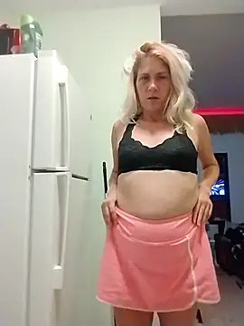 Snapshot of Skippydippy99 chatting on October 5, 2025, 5:39 am Skippydippy99 online show from October 5, 2025, 5:39 am