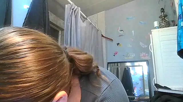 Snapshot of ShysluutGia chatting on October 14, 2025, 10:16 am ShysluutGia online show from October 14, 2025, 10:16 am