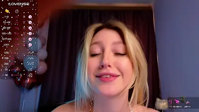 Snapshot of River__Flower chatting on March 13, 2025, 3:54 am River Flower online show from March 13, 2025, 3:54 am