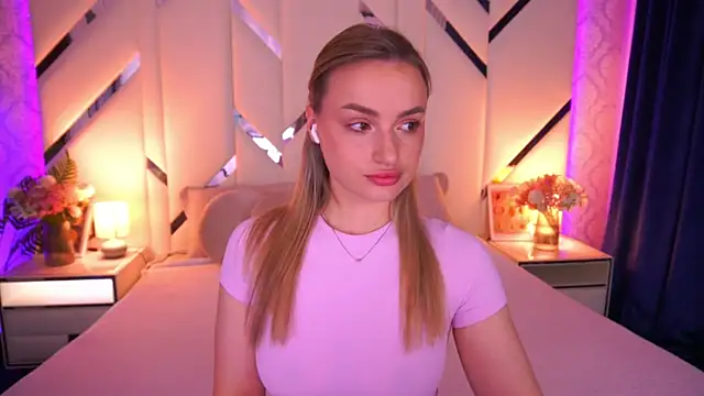 LindsieGreyy online show from May 9, 2026, 6:29 am