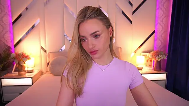 LindsieGreyy online show from May 24, 2026, 6:18 am