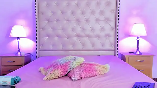 Snapshot of emily_jk chatting on October 4, 2025, 1:53 pm emily jk online show from October 4, 2025, 1:53 pm