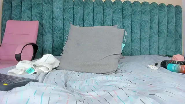 Snapshot of LilyRoxi chatting on March 14, 2025, 11:11 pm LilyRoxi online show from March 14, 2025, 11:11 pm