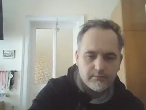 Snapshot of Szolga10 chatting on November 15, 2025, 10:56 am Szolga10 online show from November 15, 2025, 10:56 am