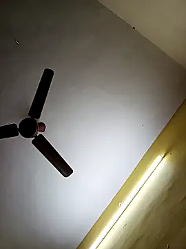 Snapshot of Thamarai28 chatting on March 5, 2026, 12:39 am Thamarai28 online show from March 5, 2026, 12:39 am