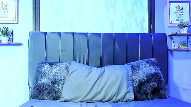 Snapshot of Emily_cooper_x chatting on March 17, 2025, 7:37 pm Emily cooper x online show from March 17, 2025, 7:37 pm