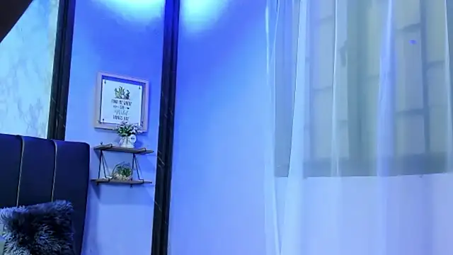 Snapshot of Emily_cooper_x chatting on March 18, 2025, 10:58 pm Emily cooper x online show from March 18, 2025, 10:58 pm