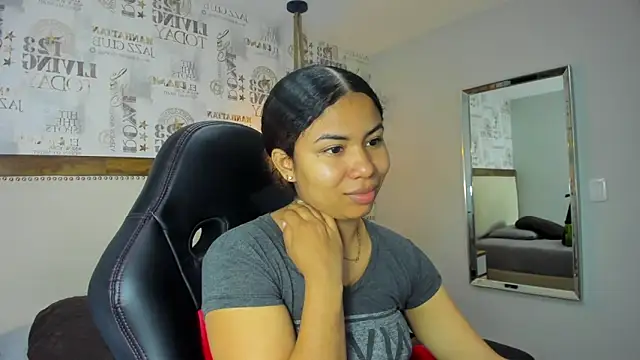 MELINAMARTINS online show from January 11, 2026, 7:52 pm