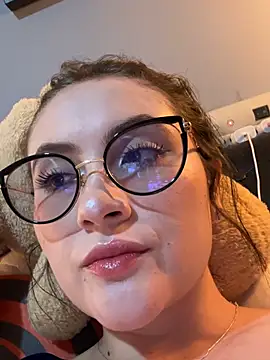 Snapshot of ValentinaOrtiz3 chatting on May 25, 2026, 11:22 pm ValentinaOrtiz3 online show from May 25, 2026, 11:22 pm