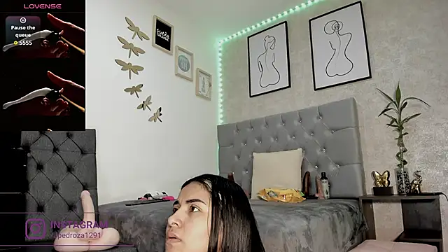 crystal beennz online show from December 1, 2025, 1:54 am