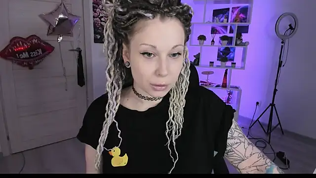 Snapshot of HoneySallyMoore chatting on September 25, 2025, 4:00 pm HoneySallyMoore online show from September 25, 2025, 4:00 pm