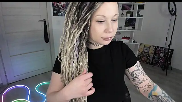 HoneySallyMoore online show from April 28, 2026, 6:02 pm