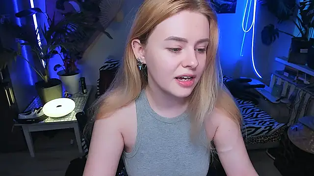 Alexa Pirs online show from December 1, 2025, 12:32 pm