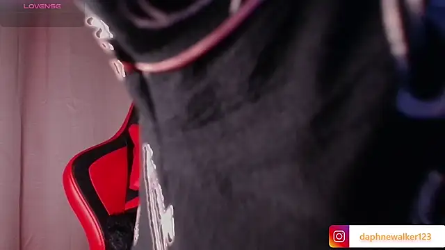 Daphnewalker   online show from February 25, 2026, 12:15 pm