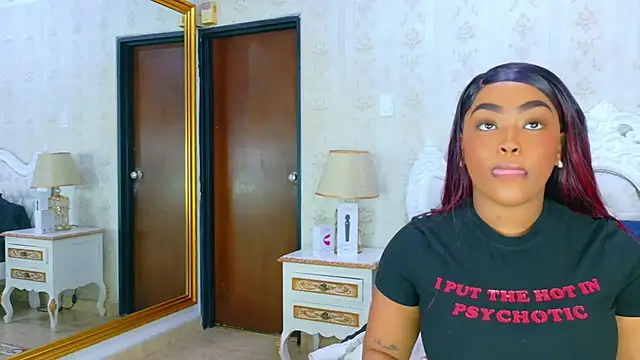 TianahGlow online show from November 19, 2025, 8:20 pm