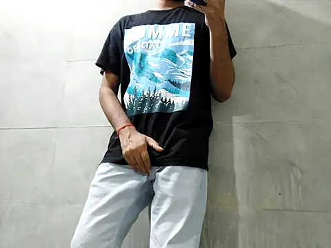 Snapshot of Lustyluckyy chatting on October 6, 2025, 7:11 pm Lustyluckyy online show from October 6, 2025, 7:11 pm