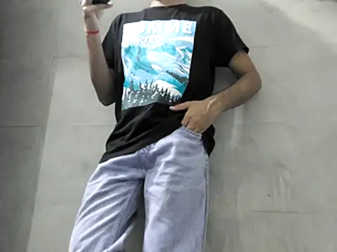 Snapshot of Lustyluckyy chatting on October 26, 2025, 4:13 pm Lustyluckyy online show from October 26, 2025, 4:13 pm