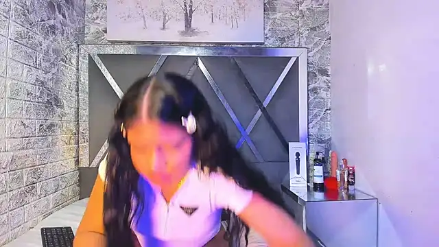 EvansDarling online show from February 25, 2026, 1:43 pm