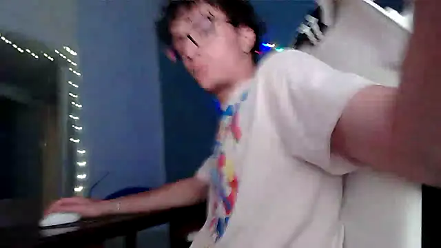 Manuhot001 online show from July 27, 2026, 8:27 pm