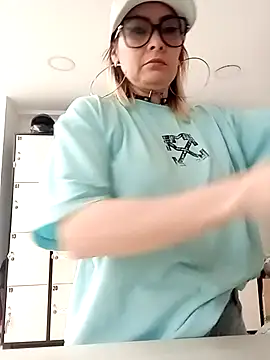 Snapshot of CandieGilson__ chatting on October 13, 2025, 12:38 pm CandieGilson online show from October 13, 2025, 12:38 pm