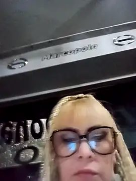 CandieGilson   online show from December 1, 2025, 10:31 am