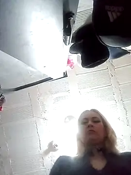 CandieGilson   online show from April 15, 2026, 10:44 am