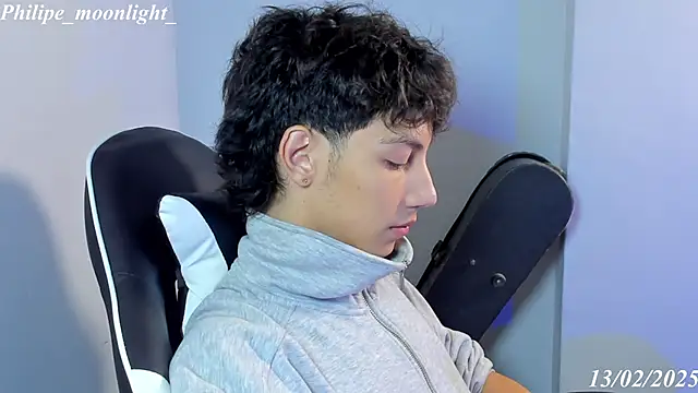 philipe moonlight  online show from February 14, 2025, 4:15 am