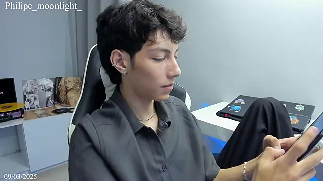 philipe moonlight  online show from March 10, 2025, 1:56 am