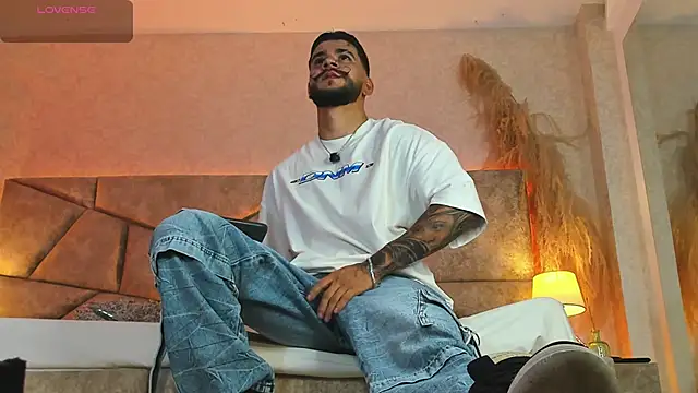 Snapshot of DickGriffith_ chatting on September 13, 2025, 12:05 pm DickGriffith online show from September 13, 2025, 12:05 pm