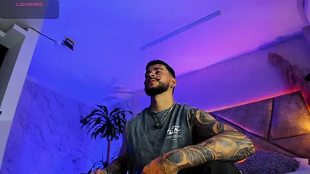 Snapshot of DickGriffith_ chatting on October 4, 2025, 12:47 pm DickGriffith online show from October 4, 2025, 12:47 pm