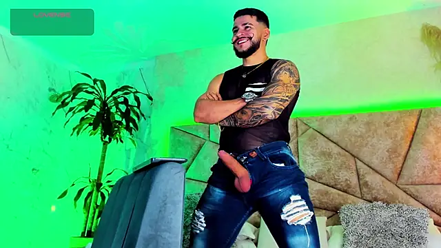 Snapshot of DickGriffith_ chatting on October 29, 2025, 10:28 am DickGriffith online show from October 29, 2025, 10:28 am