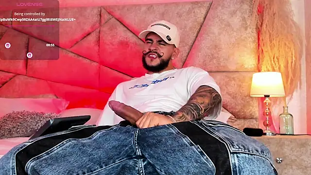 Snapshot of DickGriffith_ chatting on November 9, 2025, 10:52 pm DickGriffith online show from November 9, 2025, 10:52 pm