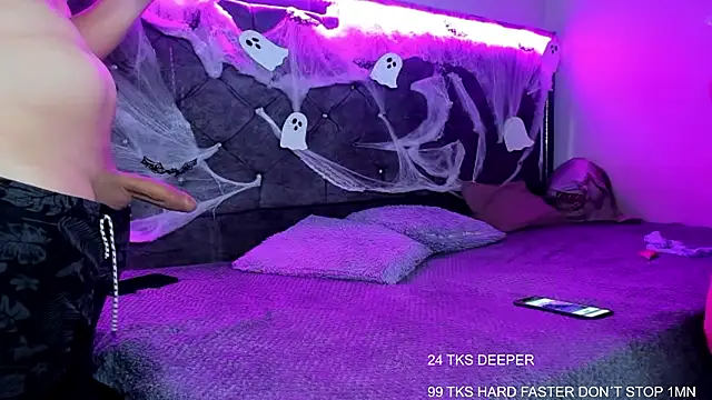 Snapshot of EmilyPacho_ chatting on October 16, 2025, 7:09 am EmilyPacho online show from October 16, 2025, 7:09 am