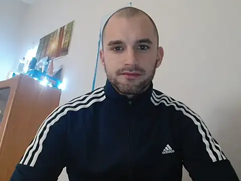 Snapshot of OskarBreno chatting on April 15, 2026, 8:31 pm OskarBreno online show from April 15, 2026, 8:31 pm