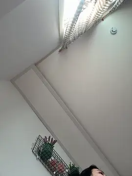 lunalovelee online show from November 15, 2025, 4:54 am