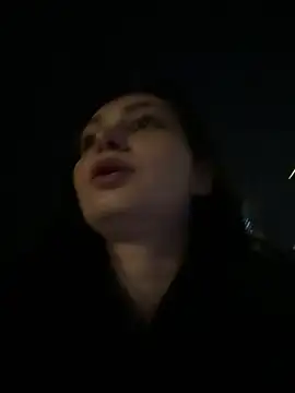 lunalovelee online show from April 21, 2026, 2:12 pm