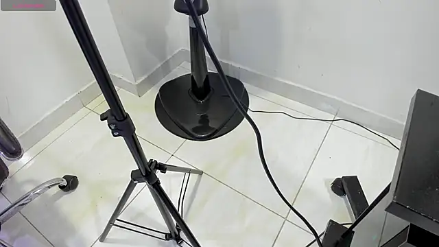 EmiliaRose  online show from October 10, 2025, 8:52 pm