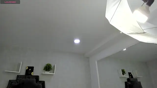 EmiliaRose  online show from November 10, 2025, 9:03 pm