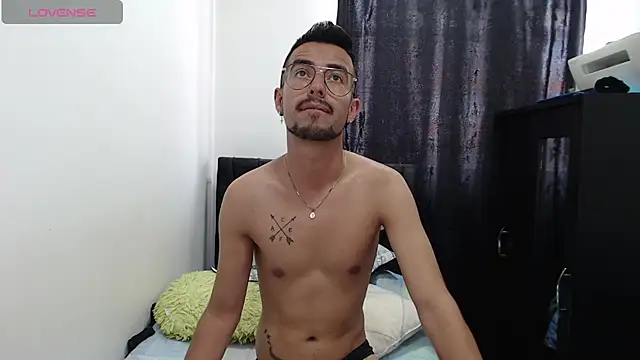 Snapshot of Demian_val chatting on March 1, 2025, 6:32 pm Demian val online show from March 1, 2025, 6:32 pm