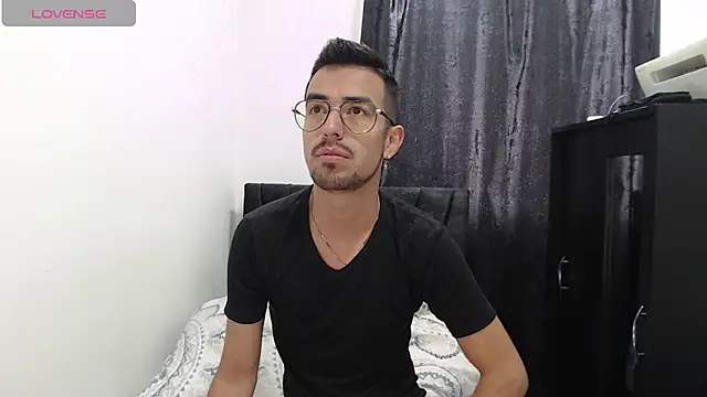 Snapshot of Demian_val chatting on March 7, 2025, 2:23 pm Demian val online show from March 7, 2025, 2:23 pm