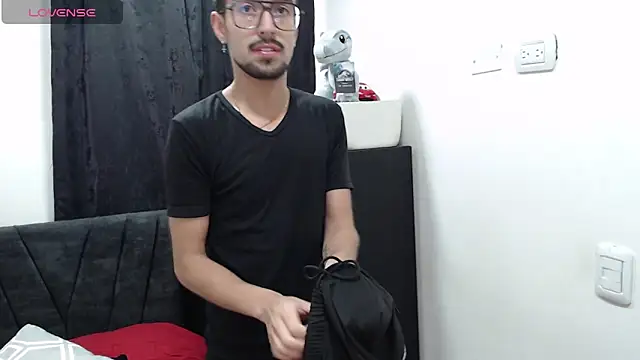 Snapshot of Demian_val chatting on February 16, 2026, 12:01 pm Demian val online show from February 16, 2026, 12:01 pm