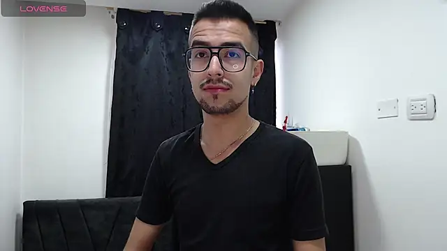 Snapshot of Demian_val chatting on February 19, 2026, 12:01 pm Demian val online show from February 19, 2026, 12:01 pm