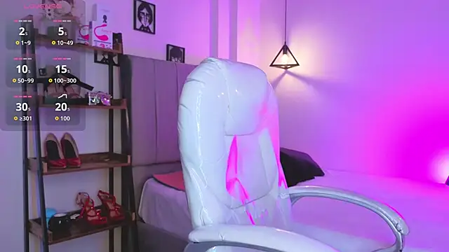 Miller Vanessa  online show from October 7, 2025, 8:39 pm