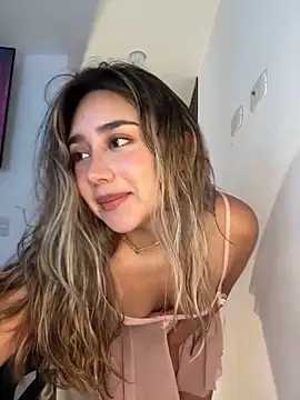 Snapshot of Hornyholly__ chatting on March 7, 2025, 7:16 pm Hornyholly online show from March 7, 2025, 7:16 pm