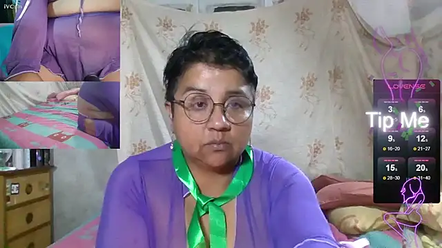 Snapshot of erinadarling79 chatting on October 11, 2025, 2:33 am erinadarling79 online show from October 11, 2025, 2:33 am