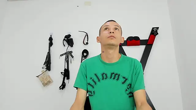 Snapshot of Isak_Millan chatting on November 10, 2025, 1:21 pm Isak Millan online show from November 10, 2025, 1:21 pm