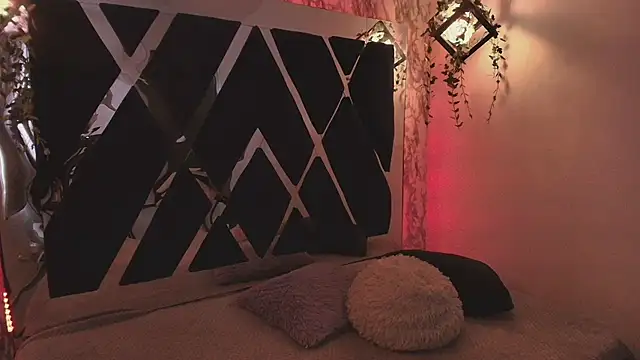 charlotte bluee online show from September 30, 2025, 6:46 pm