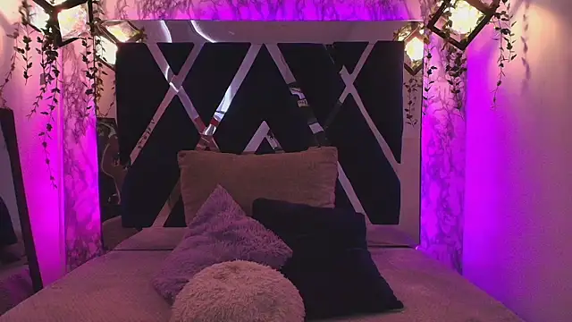 charlotte bluee online show from October 3, 2025, 6:38 pm