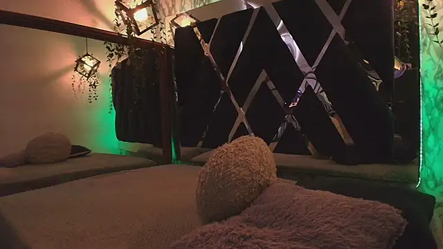 charlotte bluee online show from October 29, 2025, 6:42 pm