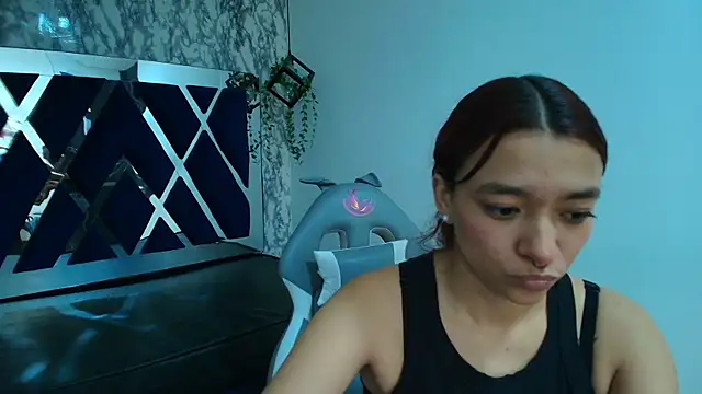 charlotte bluee online show from December 22, 2025, 6:49 pm